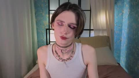 Snapshot of kira_long chatting on 16, 11, 2025 MADI online show from 16, 11, 2025