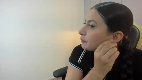 K I R A online show from 13, 4, 2026