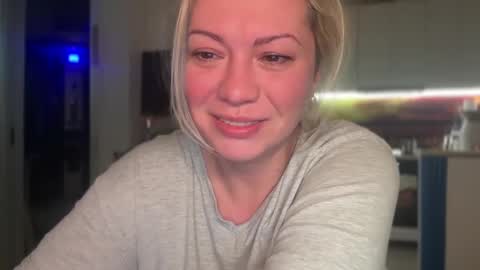 KiraDivine online show from 22, 1, 2025