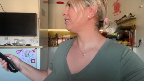 KiraDivine online show from 20, 9, 2025