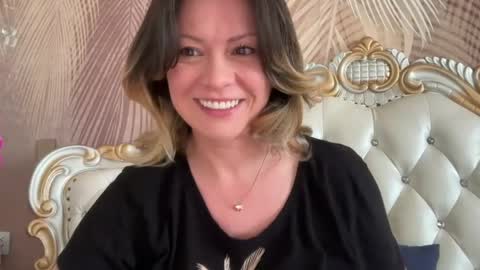 KiraDivine online show from 19, 4, 2026