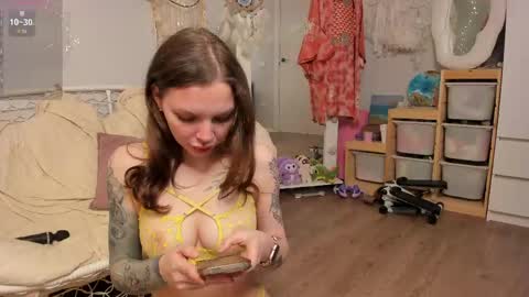 little vampire online show from 23, 4, 2026