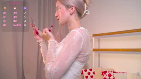 Snapshot of kisskiss_muah chatting on 26, 9, 2025 Kate  online show from 26, 9, 2025