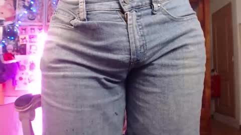 Ari Keimiwrights  online show from 3, 12, 2024