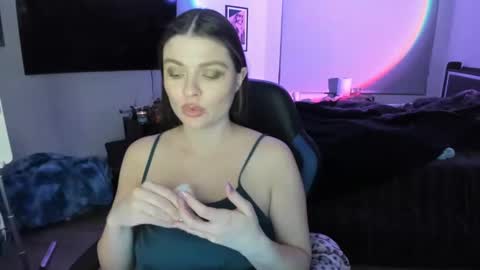 Serina Chan online show from 28, 1, 2025