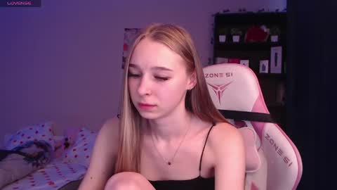Snapshot of kitsuneyx chatting on 18, 5, 2026 kitsuneyX online show from 18, 5, 2026
