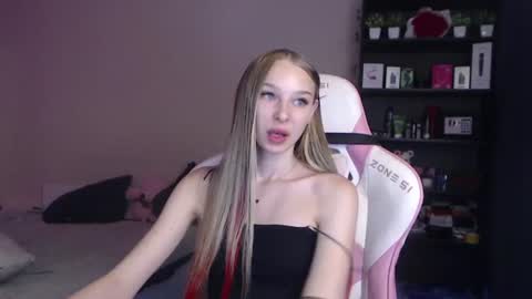 Snapshot of kitsuneyx chatting on 3, 7, 2026 kitsuneyX online show from 3, 7, 2026