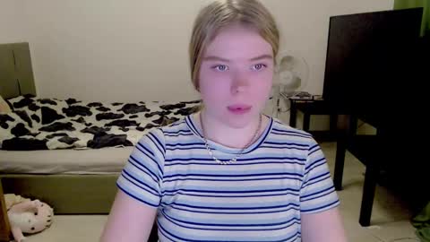 Snapshot of kitten_jenny01 chatting on 5, 12, 2024 Jennyblonde and Emmabrunette online show from 5, 12, 2024