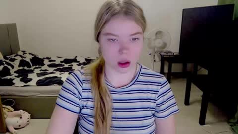 Snapshot of kitten_jenny01 chatting on 6, 12, 2024 Jennyblonde and Emmabrunette online show from 6, 12, 2024