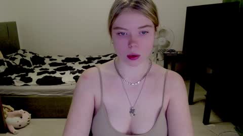 Snapshot of kitten_jenny01 chatting on 6, 12, 2024 Jennyblonde and Emmabrunette online show from 6, 12, 2024