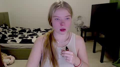 Snapshot of kitten_jenny01 chatting on 8, 12, 2024 Jennyblonde and Emmabrunette online show from 8, 12, 2024