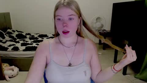 Snapshot of kitten_jenny01 chatting on 9, 12, 2024 Jennyblonde and Emmabrunette online show from 9, 12, 2024