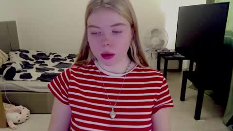 Snapshot of kitten_jenny01 chatting on 11, 12, 2024 Jennyblonde and Emmabrunette online show from 11, 12, 2024