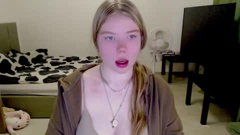 Snapshot of kitten_jenny01 chatting on 13, 12, 2024 Jennyblonde and Emmabrunette online show from 13, 12, 2024