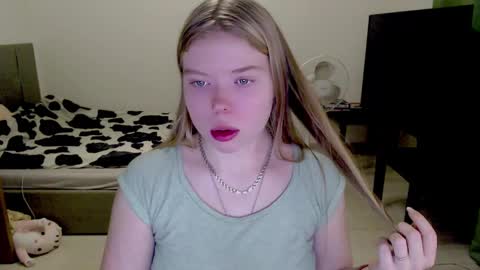 Snapshot of kitten_jenny01 chatting on 16, 12, 2024 Jennyblonde and Emmabrunette online show from 16, 12, 2024