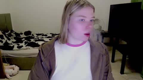 Snapshot of kitten_jenny01 chatting on 18, 12, 2024 Jennyblonde and Emmabrunette online show from 18, 12, 2024
