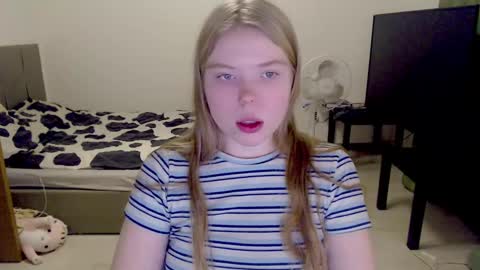 Snapshot of kitten_jenny01 chatting on 24, 12, 2024 Jennyblonde and Emmabrunette online show from 24, 12, 2024