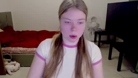Snapshot of kitten_jenny01 chatting on 15, 1, 2025 Jennyblonde and Emmabrunette online show from 15, 1, 2025