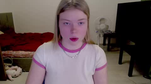 Snapshot of kitten_jenny01 chatting on 15, 1, 2025 Jennyblonde and Emmabrunette online show from 15, 1, 2025