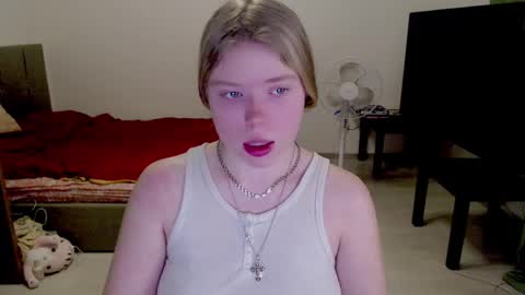Snapshot of kitten_jenny01 chatting on 28, 1, 2025 Jennyblonde and Emmabrunette online show from 28, 1, 2025