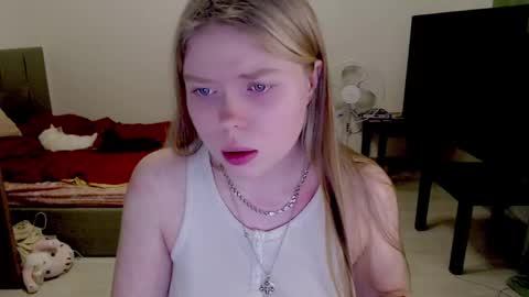 Snapshot of kitten_jenny01 chatting on 28, 1, 2025 Jennyblonde and Emmabrunette online show from 28, 1, 2025