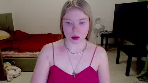 Snapshot of kitten_jenny01 chatting on 3, 2, 2025 Jennyblonde and Emmabrunette online show from 3, 2, 2025