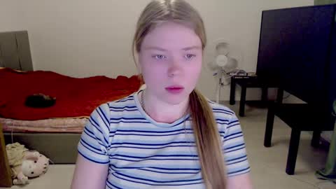 Snapshot of kitten_jenny01 chatting on 9, 2, 2025 Jennyblonde and Emmabrunette online show from 9, 2, 2025