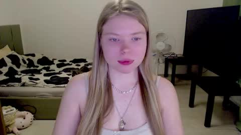 Snapshot of kitten_jenny01 chatting on 18, 2, 2025 Jennyblonde and Emmabrunette online show from 18, 2, 2025