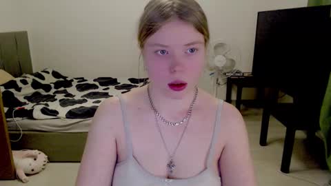 Snapshot of kitten_jenny01 chatting on 1, 3, 2025 Jennyblonde and Emmabrunette online show from 1, 3, 2025