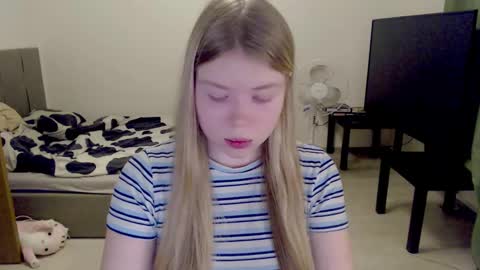 Snapshot of kitten_jenny01 chatting on 3, 3, 2025 Jennyblonde and Emmabrunette online show from 3, 3, 2025