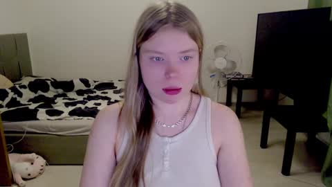 Snapshot of kitten_jenny01 chatting on 8, 3, 2025 Jennyblonde and Emmabrunette online show from 8, 3, 2025