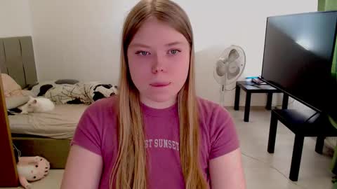 Snapshot of kitten_jenny01 chatting on 29, 9, 2025 Jennyblonde and Emmabrunette online show from 29, 9, 2025