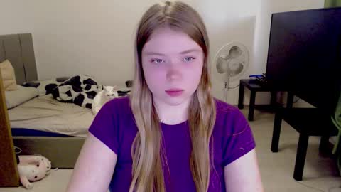 Snapshot of kitten_jenny01 chatting on 12, 10, 2025 Jennyblonde and Emmabrunette online show from 12, 10, 2025