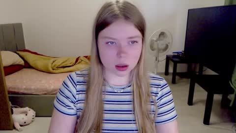 Snapshot of kitten_jenny01 chatting on 14, 10, 2025 Jennyblonde and Emmabrunette online show from 14, 10, 2025