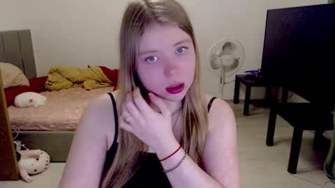 Snapshot of kitten_jenny01 chatting on 25, 10, 2025 Jennyblonde and Emmabrunette online show from 25, 10, 2025