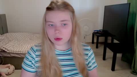 Snapshot of kitten_jenny01 chatting on 15, 6, 2026 Jennyblonde and Emmabrunette online show from 15, 6, 2026