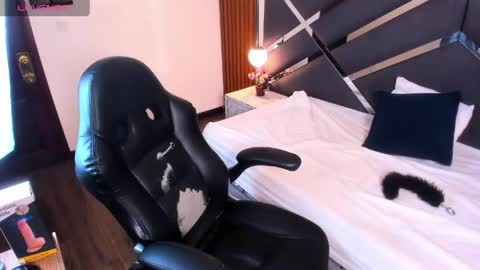 Kittie Vixen online show from 14, 4, 2026