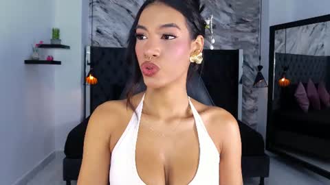 Snapshot of kitty_collins_ chatting on 25, 6, 2026 Kitty online show from 25, 6, 2026