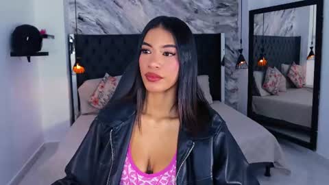 Snapshot of kitty_collins_ chatting on 21, 7, 2026 Kitty online show from 21, 7, 2026