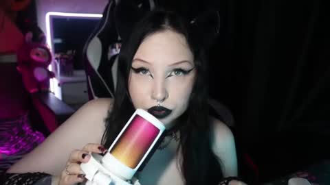 Hey  Im Ellie  if you like me and like my show give me a thumbs up hehe online show from 17, 7, 2026