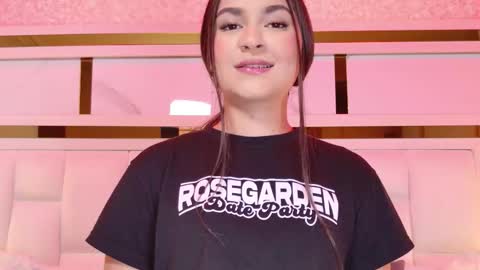 Snapshot of kitty_lovee1 chatting on 13, 10, 2025 kitty online show from 13, 10, 2025