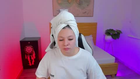 Snapshot of kitty_sweeety_ chatting on 20, 12, 2025 K I T T Y online show from 20, 12, 2025