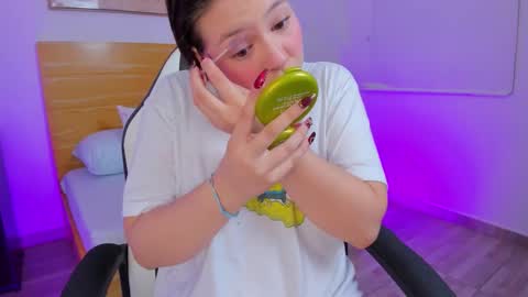 Snapshot of kitty_sweeety_ chatting on 22, 12, 2025 K I T T Y online show from 22, 12, 2025