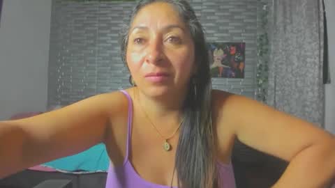 Snapshot of kitty_violet_ chatting on 4, 5, 2026 violet online show from 4, 5, 2026