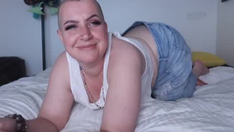 Bella Blue BBW online show from 13, 4, 2026