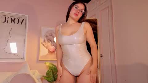 Snapshot of kloe222 chatting on 15, 10, 2025 kloe222 online show from 15, 10, 2025