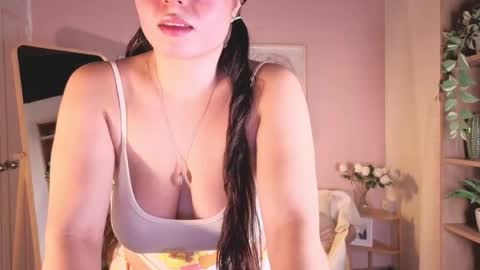 Snapshot of kloe222 chatting on 24, 11, 2025 kloe222 online show from 24, 11, 2025