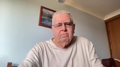 Snapshot of knights2001 chatting on 15, 9, 2025 Aussiedude online show from 15, 9, 2025