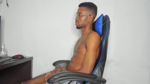 Snapshot of kofi_exotic_ chatting on 8, 12, 2024 kofi online show from 8, 12, 2024