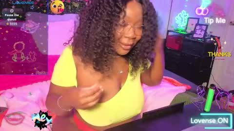 Snapshot of kokocherry00 chatting on 2, 12, 2025 kokocherry00 online show from 2, 12, 2025